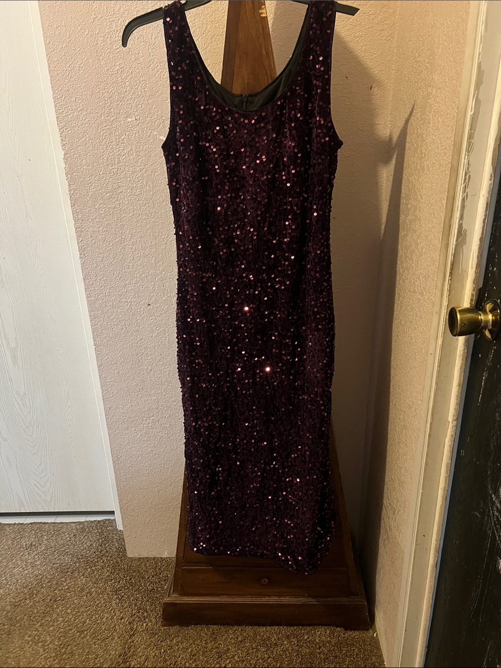 Sequined Sleeveless Cocktail Dress - Deep Plum